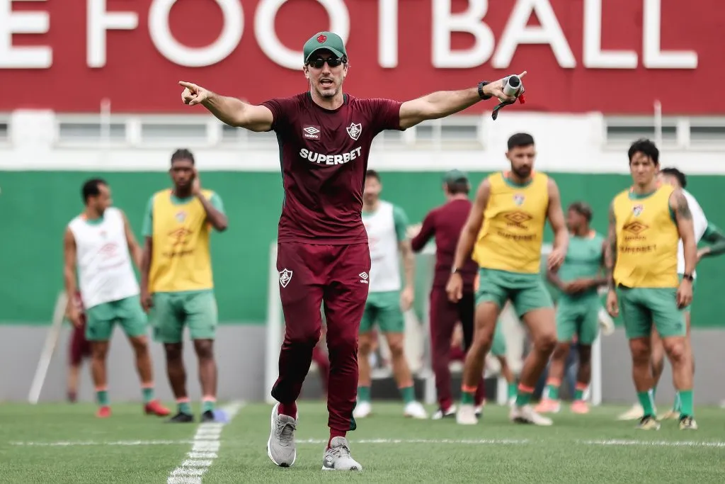 Luis Zubeldía comandou treino no CT Carlos Castilho na manhã desta segunda-feira (13). Foto: Lucas Merçon/Fluminense