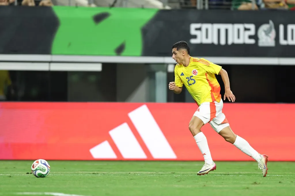 ARLINGTON, TEXAS – OCTOBER 11: Kevin Serna #25 of Colombia runs after the ball during an international friendly match between Mexico and Colombia at AT&amp;T Stadium on October 11, 2025 in Arlington, Texas. (Photo by Omar Vega/Getty Images)