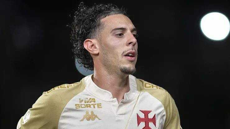 Nuno Moreira durante confronto contra o Bahia no Brasileirão 2025. Foto: Thiago Ribeiro/AGIF
