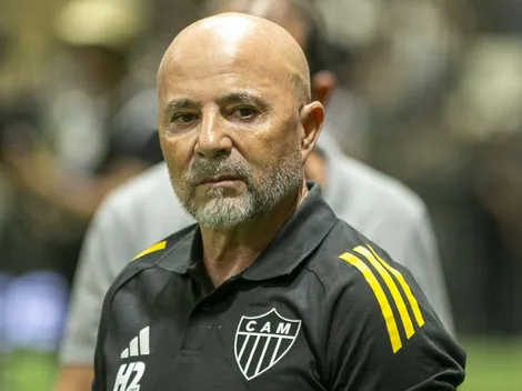 Sampaoli conversa sobre reforços com diretoria e pede centroavante