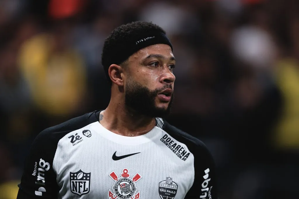 SP – SAO PAULO – 31/08/2025 – BRASILEIRO A 2025, CORINTHIANS X PALMEIRAS – Memphis Depay jogador do Corinthians durante partida contra o Palmeiras no estadio Arena Corinthians pelo campeonato Brasileiro A 2025. Foto: Ettore Chiereguini/AGIF
