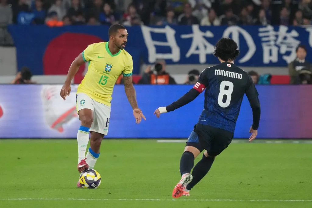 CHOFU, JAPAN – OCTOBER 14: Paulo Henrique of Brazil (L) controls the ball against Takumi Minamino of Japan (R) during the international friendly match between Japan and Brazil at Tokyo Stadium on October 14, 2025 in Chofu, Tokyo, Japan. (Photo by Koji Watanabe/Getty Images)