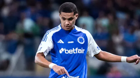 Foto: Gustavo Aleixo/Cruzeiro - Kauã Prates durante partida pelo Cruzeiro.