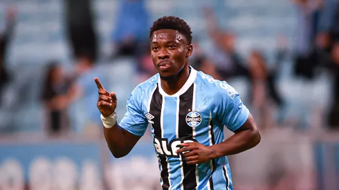 Amuzu terá nova função no Grêmio. Foto: Maxi Franzoi/AGIF.