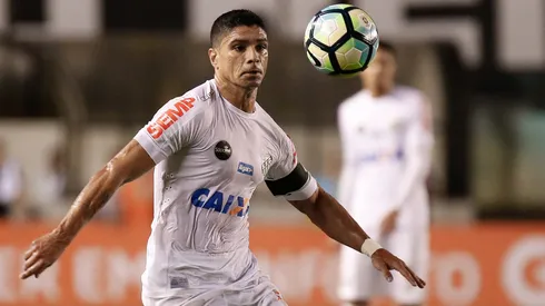 Renato do Santos durante partida contra o Sport pelo Campeonato Brasileiro A 2017 no estadio da Vila Belmiro.