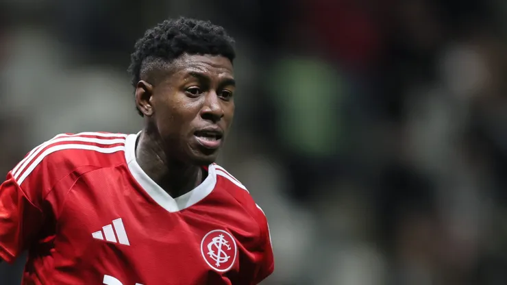 MG - BELO HORIZONTE - 12/06/2025 - BRASILEIRO A 2025, ATLETICO-MG X INTERNACIONAL - Vitao jogador do Internacional durante partida contra o Atletico-MG no estadio Arena MRV pelo campeonato Brasileiro A 2025. Foto: Gilson Lobo/AGIF