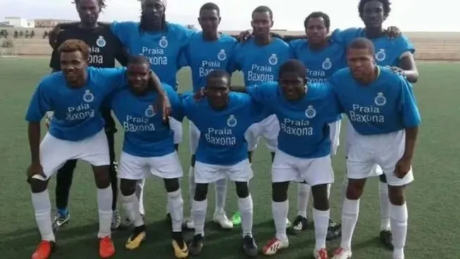 Elenco do Cruzeiro Sport Club da Calheta do Maio. Foto: Reprodução | Facebook