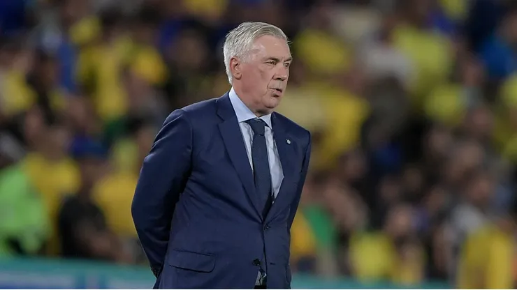 Carlo Ancelotti durante confronto contra o Chile nas Eliminatórias da Copa do Mundo de 2026.