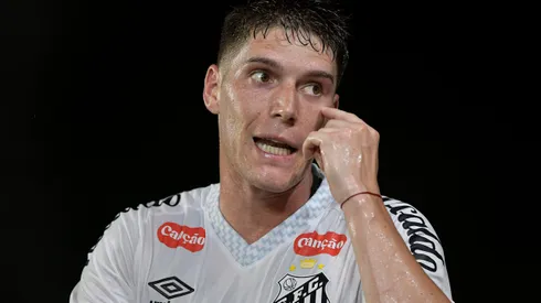 Rollheiser durante confronto entre Vasco e Santos no Brasileirão 2025.