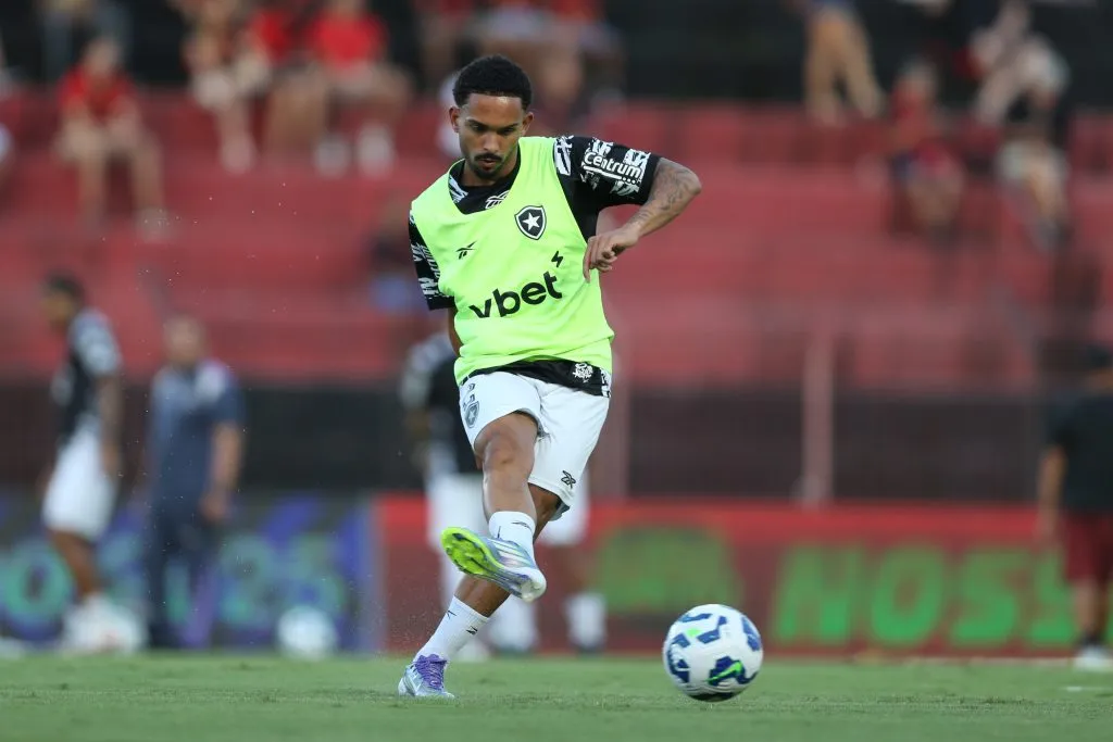 Vitinho jogador do Botafogo durante a partida contra o Sport – Foto: Marlon Costa/AGIF