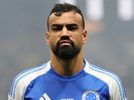 Torcida do Cruzeiro defende Fabrício Bruno após falha