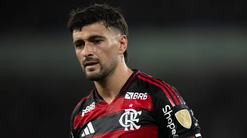 RJ – RIO DE JANEIRO – 18/09/2025 – COPA LIBERTADORES 2025, FLAMENGO X ESTUDIANTES – De Arrascaeta jogador do Flamengo durante partida contra o Estudiantes no estadio Maracana pelo campeonato Copa Libertadores 2025. Foto: Jorge Rodrigues/AGIF