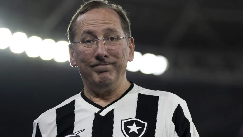 RJohn Textor antes da partida contra o Vitória no Campeonato Brasileiro de 2024.  Foto: Jorge Rodrigues/AGIF