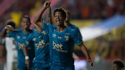 Ze Lucas jogador do Sport durante a partida contra o Corinthians na Ilha do Retiro em Recife (PE), pelo Campeonato Brasileiro A 2025. Foto: Marlon Costa/AGIF