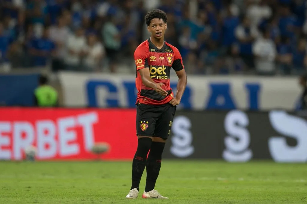 Ze Lucas jogador do Sport durante a partida contra o Cruzeiro no Estadio Mineirao em Belo Horizonte, pelo Campeonato Brasileiro A 2025. Foto: Marlon Costa/AGIF