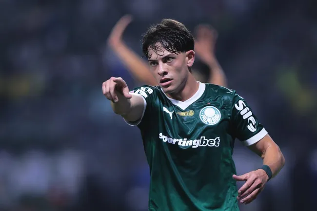 SP – SAO PAULO – 11/10/2025 – BRASILEIRO A 2025, PALMEIRAS X JUVENTUDE – Agustin Giay jogador do Palmeiras durante partida contra o Juventude no estadio Arena Allianz Parque pelo campeonato Brasileiro A 2025. Foto: Ettore Chiereguini/AGIF