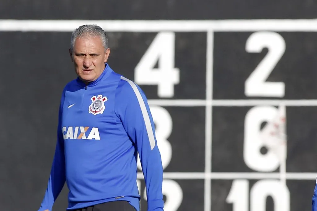 SAO PAULO – SP – 15/06/2016 – TREINO DO CORINTHIANS  – Tecnico Tite durante treino do Corinthians no CT Dr. Joaquim Grava em Sao Paulo. Foto: Daniel Vorley/AGIF