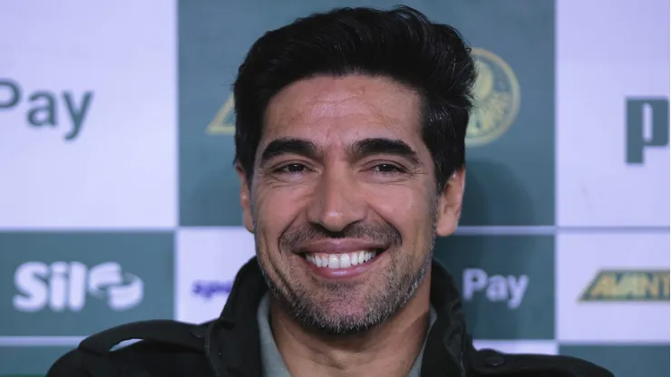 Abel Ferreira fica 'encantado' com zagueiro do Palmeiras