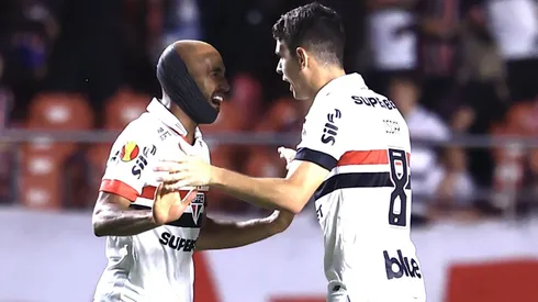 Lucas e Oscar não conseguem jogar juntos pelo São Paulo. Foto: Marcello Zambrana/AGIF