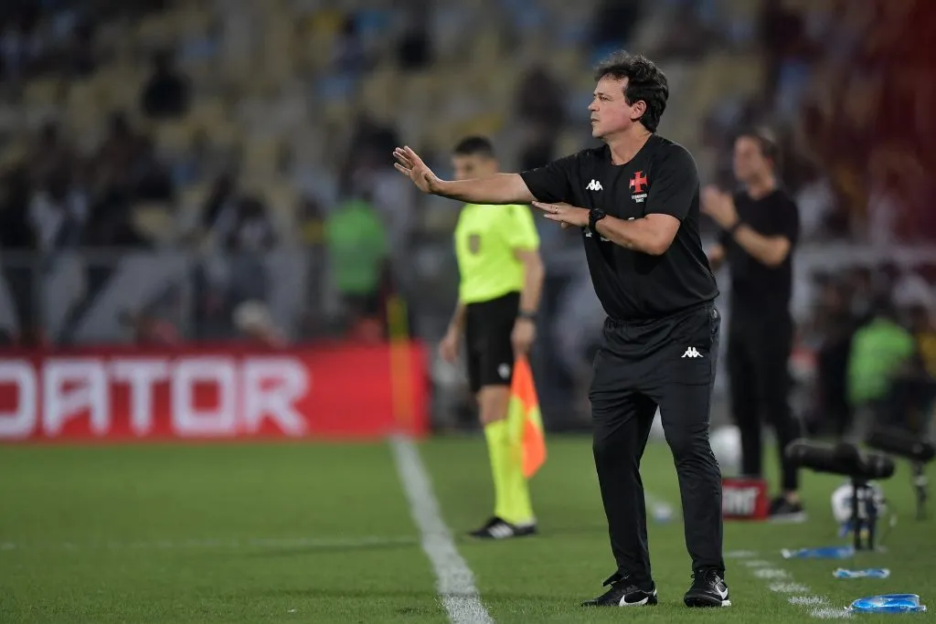 Fernando Diniz técnico do Vasco durante partida contra o Flamengo –  Foto: Thiago Ribeiro/AGIF
