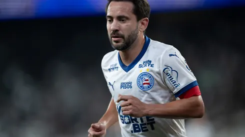 RJ – RIO DE JANEIRO – 01/10/2025 – BRASILEIRO A 2025, BOTAFOGO X BAHIA – Everton Ribeiro jogador do Bahia durante partida contra o Botafogo no estadio Engenhao pelo campeonato Brasileiro A 2025. Foto: Jorge Rodrigues/AGIF