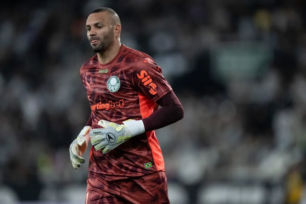 Weverton goleiro do Palmeiras durante partida contra o Botafogo – Foto: Jorge Rodrigues/AGIF