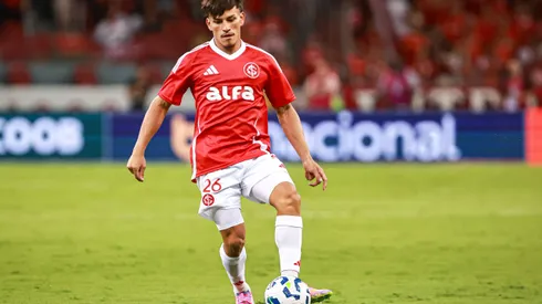 RS – PORTO ALEGRE – 16/04/2025 – BRASILEIRO A 2025, INTERNACIONAL X PALMEIRAS – Alexandro Bernabei jogador do Internacional durante partida contra o Palmeiras no estadio Beira-Rio pelo campeonato Brasileiro A 2025. Foto: Maxi Franzoi/AGIF