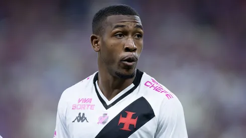 Rayan durante confronto contra o Fortaleza no Brasileirão 2025.
