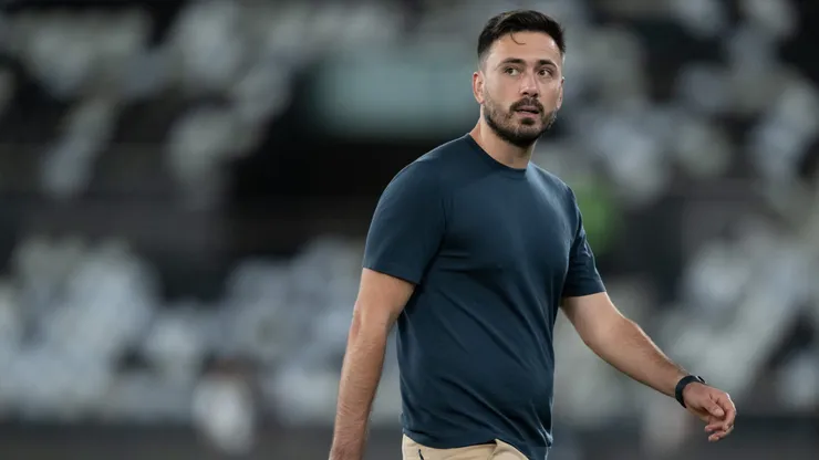 RJ - RIO DE JANEIRO - 17/09/2025 - BRASILEIRO A 2025, BOTAFOGO X MIRASSOL - Davide Ancelotti tecnico do Botafogo durante partida contra o Mirassol no estadio Engenhao pelo campeonato Brasileiro A 2025. Foto: Jorge Rodrigues/AGIF