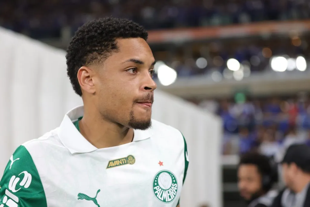 MG – BELO HORIZONTE – 01/06/2025 – BRASILEIRO A 2025, CRUZEIRO X PALMEIRAS – Vitor Roque jogador do Palmeiras durante partida contra o Cruzeiro no estadio Mineirao pelo campeonato Brasileiro A 2025. Foto: Gilson Lobo/AGIF