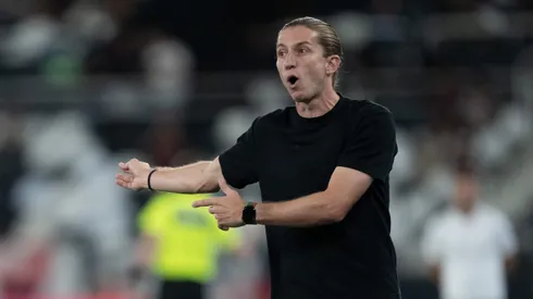 RJ – RIO DE JANEIRO – 15/10/2025 – BRASILEIRO A 2025, BOTAFOGO X FLAMENGO – Filipe Luis tecnico do Flamengo durante partida contra o Botafogo no estadio Engenhao pelo campeonato Brasileiro A 2025. Foto: Jorge Rodrigues/AGIF
