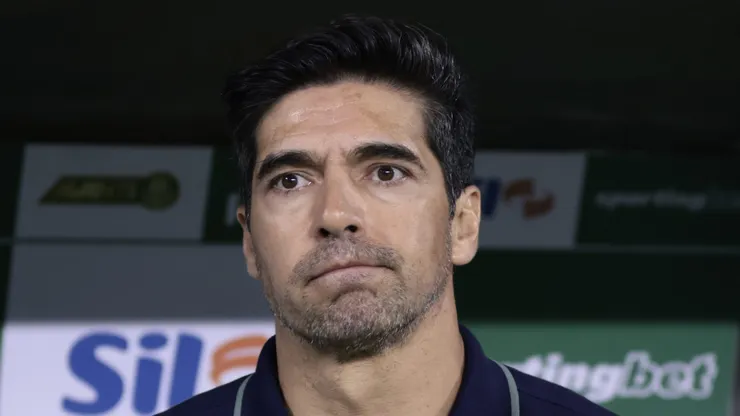 SP - SAO PAULO - 15/10/2025 - BRASILEIRO A 2025, PALMEIRAS X BRAGANTINO - Abel Ferreira tecnico do Palmeiras durante partida contra o Bragantino no estadio Arena Allianz Parque pelo campeonato Brasileiro A 2025. Foto: Marcello Zambrana/AGIF