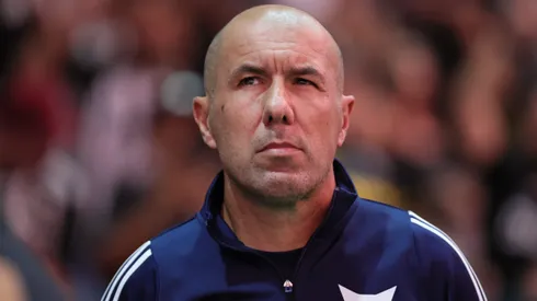 Leonardo Jardim durante clássico contra o Atlético-MG no Brasileirão 2025.
