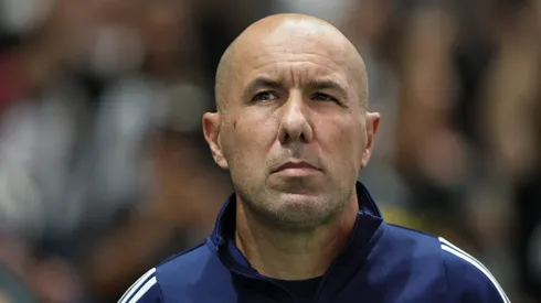 Leonardo Jardim durante confronto contra o Atlético-MG no Campeonato Brasileiro de 2025.