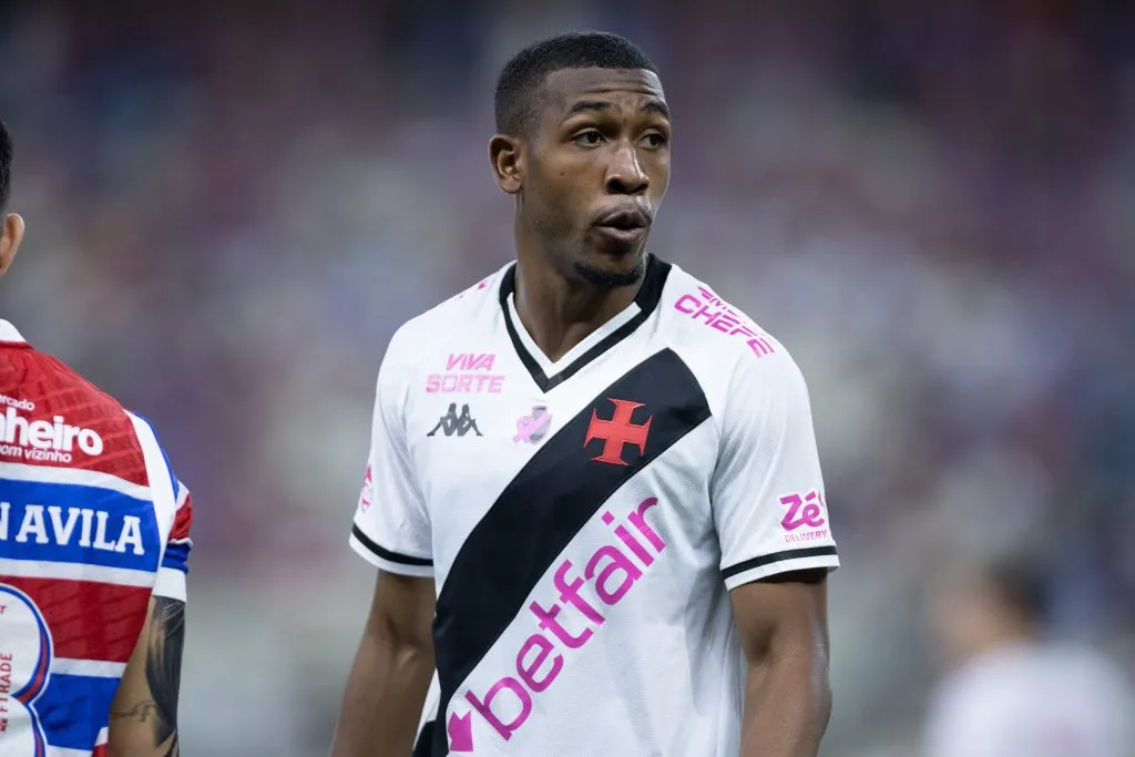 CE – FORTALEZA – 15/10/2025 – BRASILEIRO A 2025, FORTALEZA X VASCO – rayan jogador do Vasco durante partida contra o Fortaleza no estadio Arena Castelao pelo campeonato Brasileiro A 2025. Foto: Baggio Rodrigues/AGIF