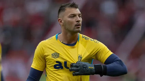 Gabriel Grando durante confronto contra o Internacional no Brasileirão 2025.