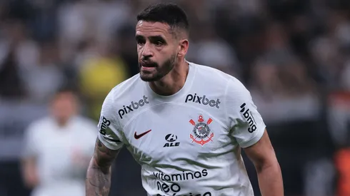 Renato Augusto durante confronto contra o Estudiantes na Sul-Americana de 2023.