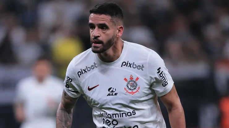 Renato Augusto durante confronto contra o Estudiantes na Sul-Americana de 2023.