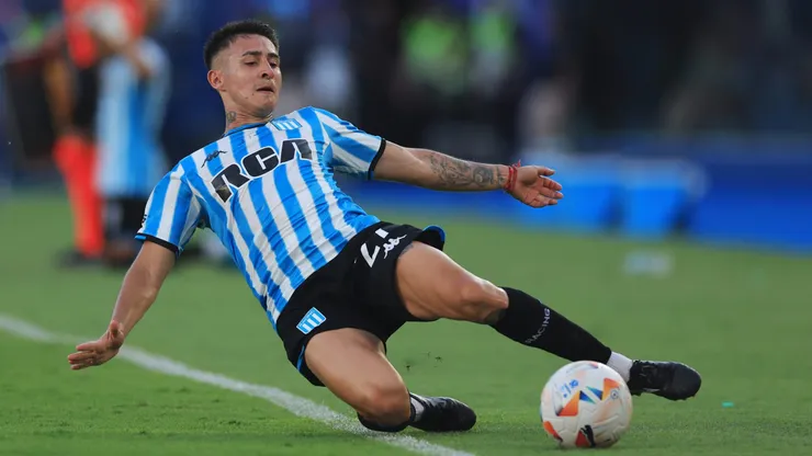 Gabriel Rojas of Racing Club controls the ball during the Copa CONMEBOL Sudamericana 2024 Final between Racing Club and Cruzeiro at Estadio General Pablo Rojas - La Nueva Olla on November 23, 2024 in Asuncion, Paraguay.