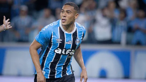 Carlos Vinicius marcou os dois gols do Grêmio contra o São Paulo