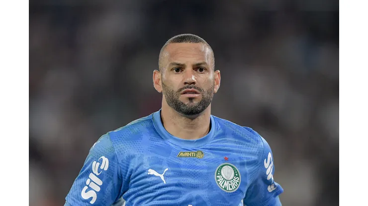 Weverton goleiro do Palmeiras durante partida contra o Fluminense no estadio Maracana pelo campeonato Brasileiro A 2025.