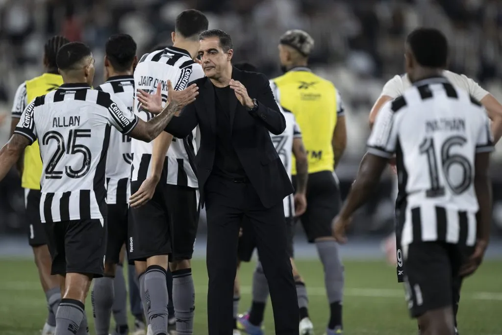 Renato Paiva tecnico do Botafogo apos partida contra o Ceara no estadio Engenhao pelo campeonato Brasileiro A 2025. Foto: Jorge Rodrigues/AGIF