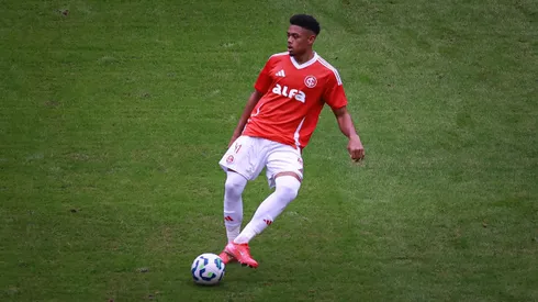 Victor Gabriel jogador do Internacional durante partida contra o Vitoria no estadio Beira-Rio pelo campeonato Brasileiro A 2025.
