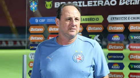 Rogério Ceni durante confronto contra o Vitória no Brasileirão 2025.
