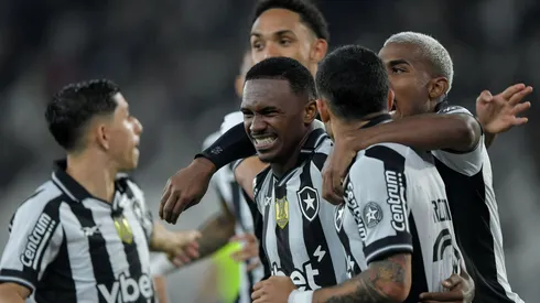 Jogadores do Botafogo comemoram gol diante do Bahia pelo Brasileirão 2025. Foto: Thiago Ribeiro/AGIF