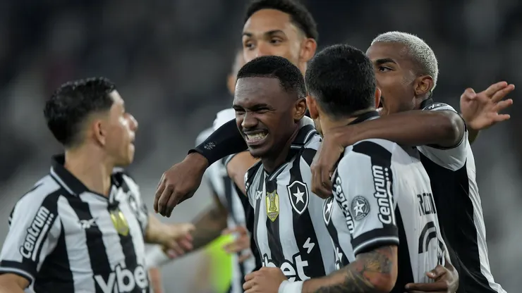 Jogadores do Botafogo comemoram gol diante do Bahia pelo Brasileirão 2025. Foto: Thiago Ribeiro/AGIF