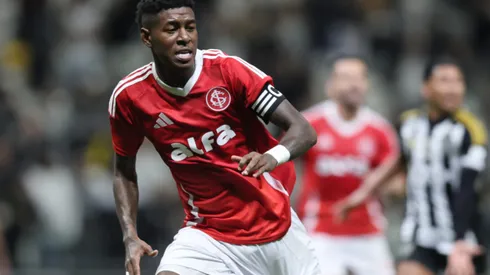 Vitão, jogador do Internacional