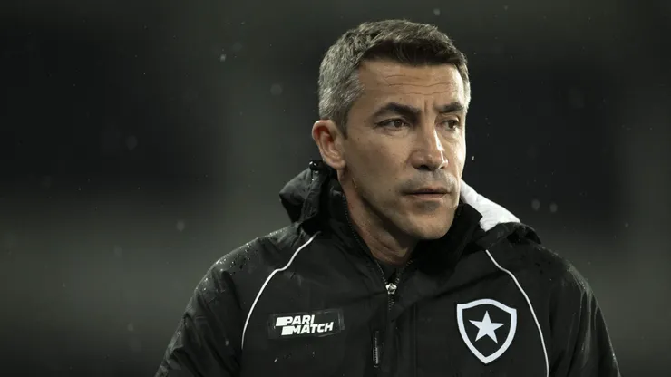 RJ - RIO DE JANEIRO - 02/10/2023 - BRASILEIRO A 2023, BOTAFOGO X GOIAS - Bruno Lage tecnico do Botafogo durante partida contra o Goias no estadio Engenhao pelo campeonato Brasileiro A 2023. Foto: Jorge Rodrigues/AGIF