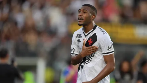 RJ – RIO DE JANEIRO – 05/10/2025 – BRASILEIRO A 2025, VASCO X VITORIA – Rayan jogador do Vasco comemora seu gol durante partida contra o Vitoria no estadio Sao Januario pelo campeonato Brasileiro A 2025. Foto: Thiago Ribeiro/AGIF
