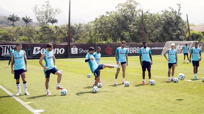 Jogadores do Flamengo durante treino no Ninho do Urubu. Foto: Adriano Fontes/Flamengo